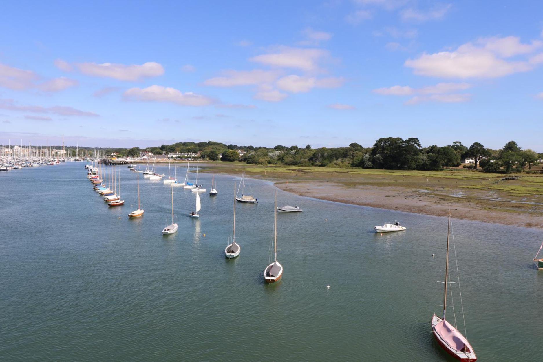 Captains Row Lymington Bagian luar foto